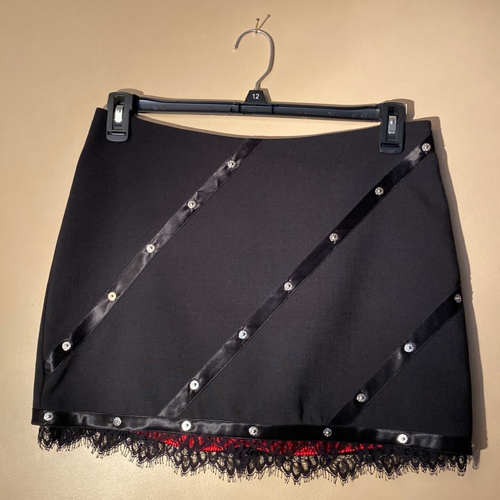 Black pleated skirt! Red inner line, sexy but businessy :)